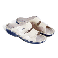 Ortopedyczne skórzane klapki na płaskostopie OrtoMed